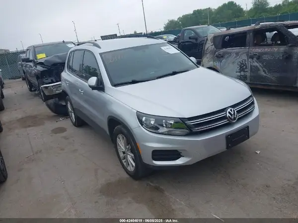 WVGBV7AX1JK001366 2018 VOLKSWAGEN TIGUAN - Image 1