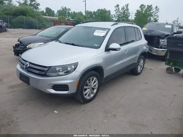 WVGBV7AX1JK001366 2018 VOLKSWAGEN TIGUAN - Image 2
