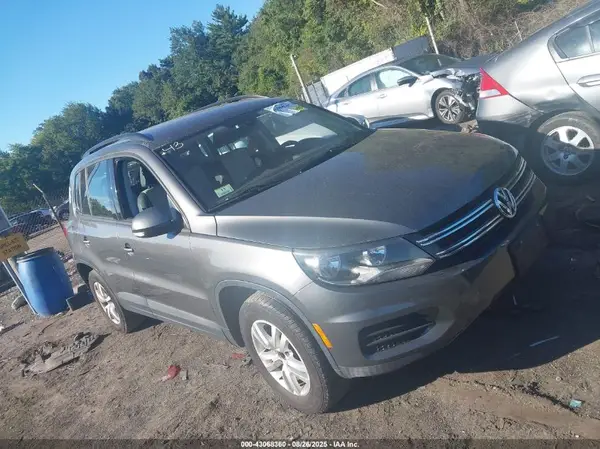 WVGBV7AX2GW032689 2016 VOLKSWAGEN TIGUAN - Image 1