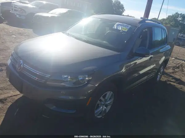 WVGBV7AX2GW032689 2016 VOLKSWAGEN TIGUAN - Image 2