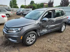 WVGBV7AX2GW550138 2016 VOLKSWAGEN TIGUAN