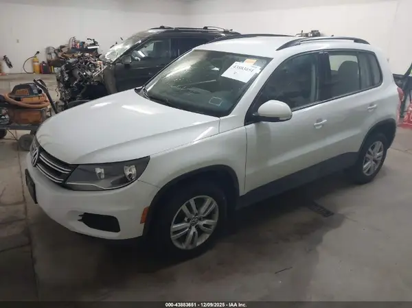 WVGBV7AX2HK038310 2017 VOLKSWAGEN TIGUAN - Image 2