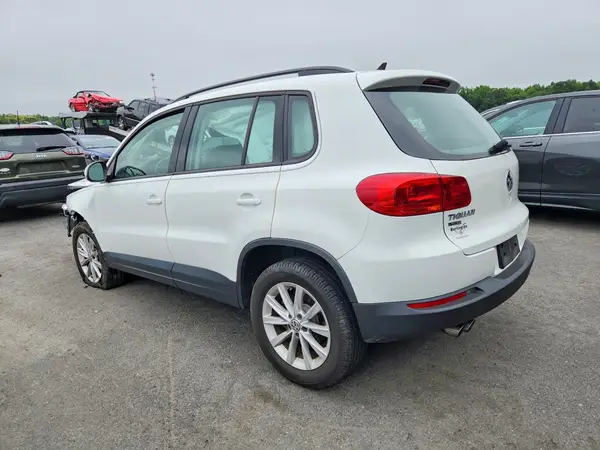 WVGBV7AX2HK052921 2017 VOLKSWAGEN TIGUAN - Image 2