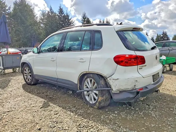 WVGBV7AX2JK001067 2018 VOLKSWAGEN TIGUAN - Image 2