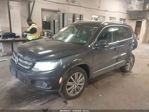 WVGBV7AX3GW520582 2016 VOLKSWAGEN TIGUAN - Image 2