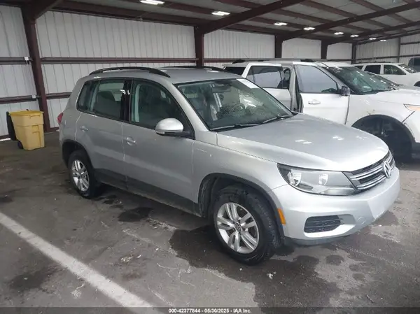 WVGBV7AX3HK009950 2017 VOLKSWAGEN TIGUAN - Image 1