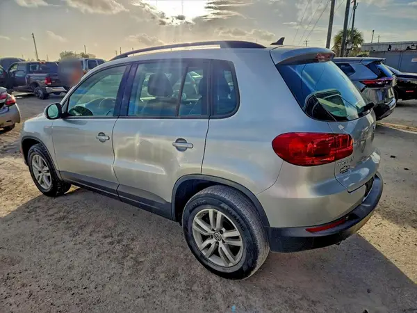 WVGBV7AX3HK010550 2017 VOLKSWAGEN TIGUAN - Image 2