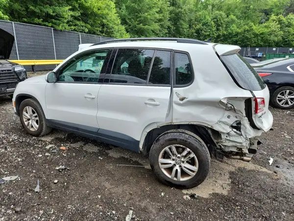 WVGBV7AX3HK013528 2017 VOLKSWAGEN TIGUAN - Image 2