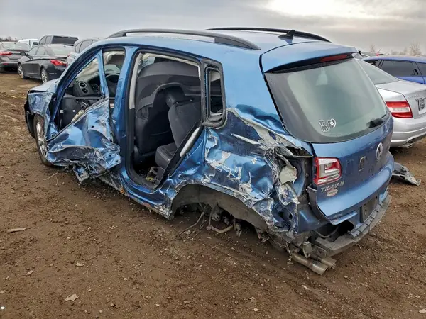 WVGBV7AX3HK021130 2017 VOLKSWAGEN TIGUAN - Image 2