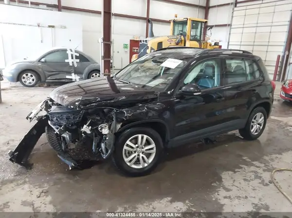 WVGBV7AX3HK022813 2017 VOLKSWAGEN TIGUAN - Image 2