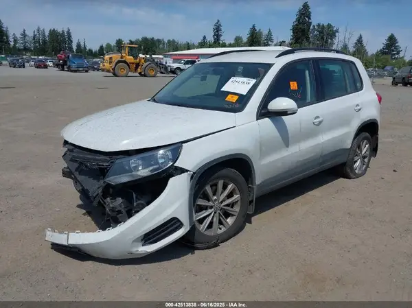 WVGBV7AX3HK043855 2017 VOLKSWAGEN TIGUAN - Image 2