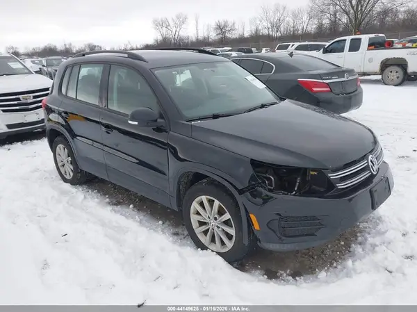 WVGBV7AX3HK046237 2017 VOLKSWAGEN TIGUAN - Image 1