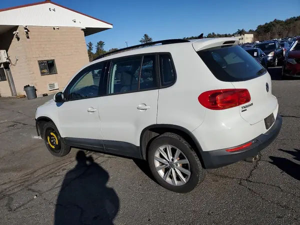 WVGBV7AX3HK050370 2017 VOLKSWAGEN TIGUAN - Image 2