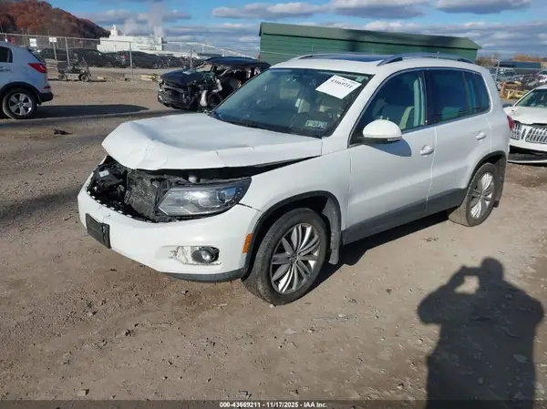 WVGBV7AX4GW527072 2016 VOLKSWAGEN TIGUAN - Image 2