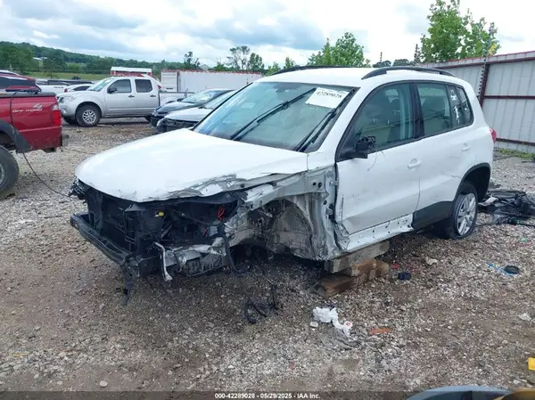 WVGBV7AX4HK005373 2017 VOLKSWAGEN TIGUAN - Image 2