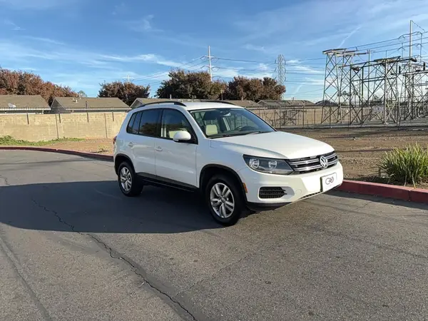 WVGBV7AX4HK038695 2017 VOLKSWAGEN TIGUAN - Image 1