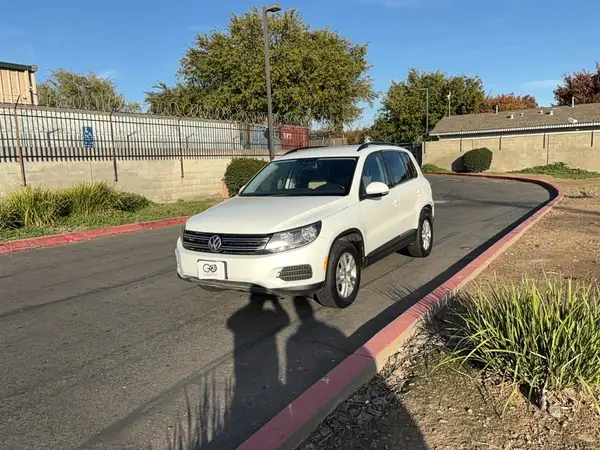 WVGBV7AX4HK038695 2017 VOLKSWAGEN TIGUAN - Image 2
