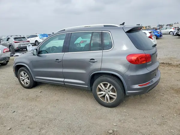 WVGBV7AX5GW011982 2016 VOLKSWAGEN TIGUAN - Image 2