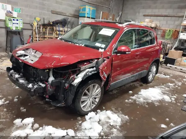 WVGBV7AX5GW052760 2016 VOLKSWAGEN TIGUAN - Image 2