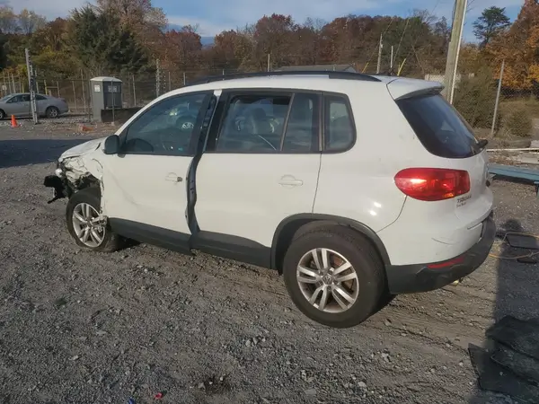 WVGBV7AX5HK011084 2017 VOLKSWAGEN TIGUAN - Image 2
