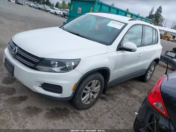 WVGBV7AX5HK025695 2017 VOLKSWAGEN TIGUAN - Image 2