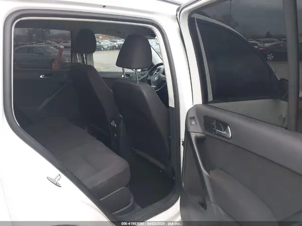 WVGBV7AX5HK043842 2017 VOLKSWAGEN TIGUAN - Image 8