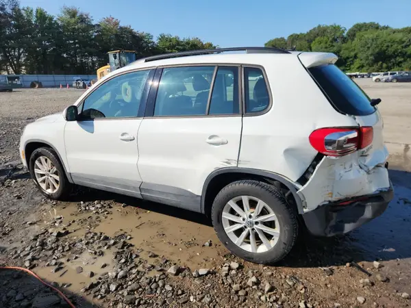 WVGBV7AX5HK051715 2017 VOLKSWAGEN TIGUAN - Image 2