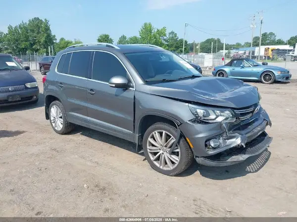 WVGBV7AX6GW607215 2016 VOLKSWAGEN TIGUAN - Image 1