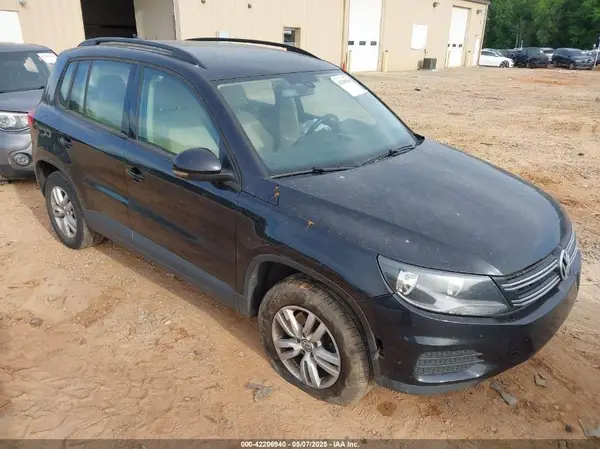 WVGBV7AX6HK027679 2017 VOLKSWAGEN TIGUAN - Image 1