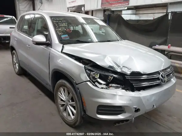 WVGBV7AX6HK042814 2017 VOLKSWAGEN TIGUAN - Image 1