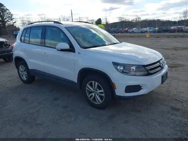 WVGBV7AX7HK000183 2017 VOLKSWAGEN TIGUAN - Image 1