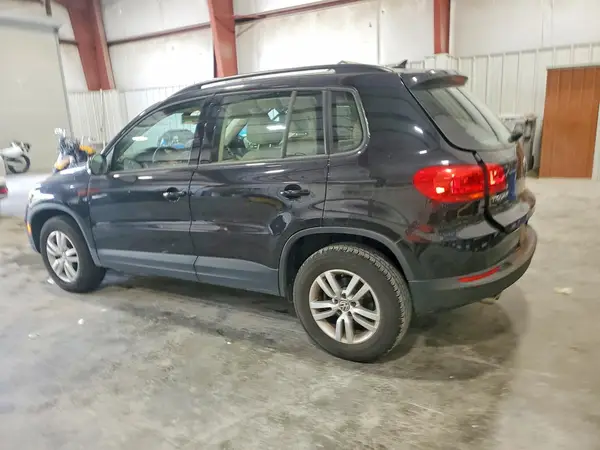 WVGBV7AX7HK021678 2017 VOLKSWAGEN TIGUAN - Image 2