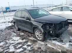 WVGBV7AX7HK047973 2017 VOLKSWAGEN TIGUAN
