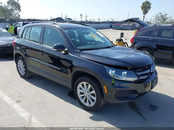 WVGBV7AX7HK049738 2017 VOLKSWAGEN TIGUAN - Image 1