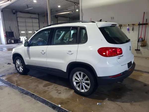 WVGBV7AX7HK050369 2017 VOLKSWAGEN TIGUAN - Image 2