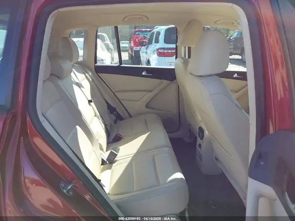 WVGBV7AX8GW003861 2016 VOLKSWAGEN TIGUAN - Image 8