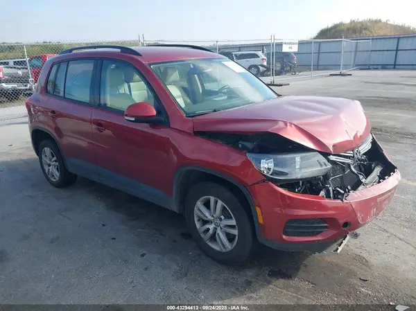 WVGBV7AX8GW020661 2016 VOLKSWAGEN TIGUAN - Image 1