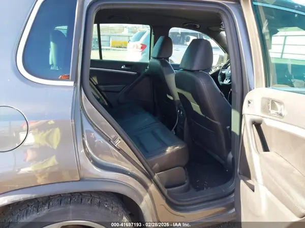 WVGBV7AX8GW054678 2016 VOLKSWAGEN TIGUAN - Image 8