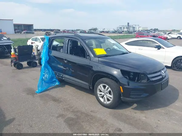 WVGBV7AX8GW538544 2016 VOLKSWAGEN TIGUAN - Image 1