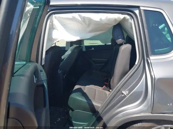 WVGBV7AX8GW557868 2016 VOLKSWAGEN TIGUAN - Image 8