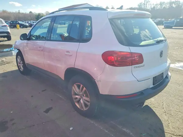 WVGBV7AX8HK024928 2017 VOLKSWAGEN TIGUAN - Image 2
