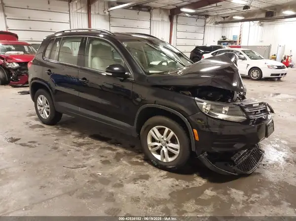 WVGBV7AX8HK033760 2017 VOLKSWAGEN TIGUAN - Image 1