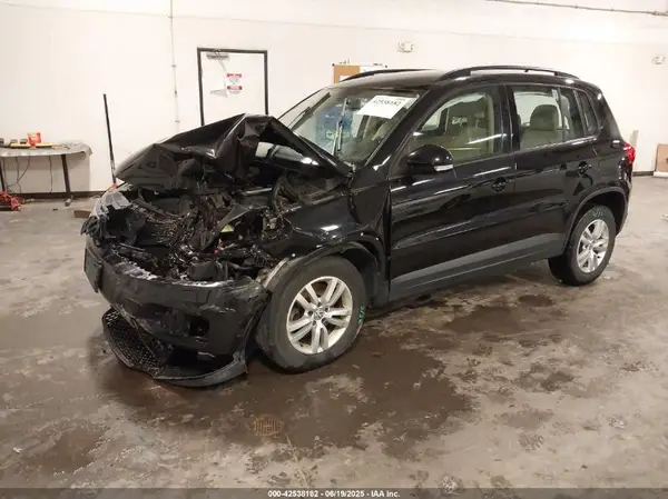 WVGBV7AX8HK033760 2017 VOLKSWAGEN TIGUAN - Image 2