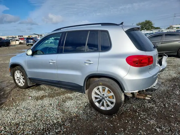 WVGBV7AX8HK049022 2017 VOLKSWAGEN TIGUAN - Image 2