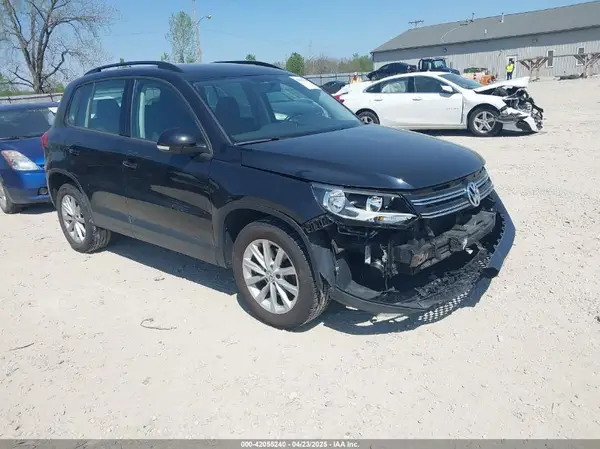 WVGBV7AX8HK049943 2017 VOLKSWAGEN TIGUAN - Image 1