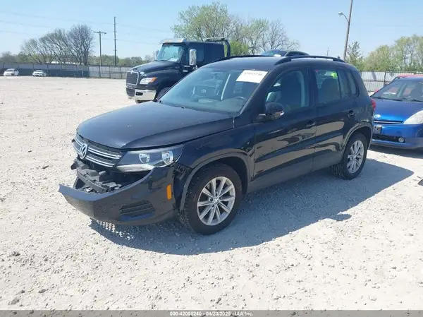 WVGBV7AX8HK049943 2017 VOLKSWAGEN TIGUAN - Image 2