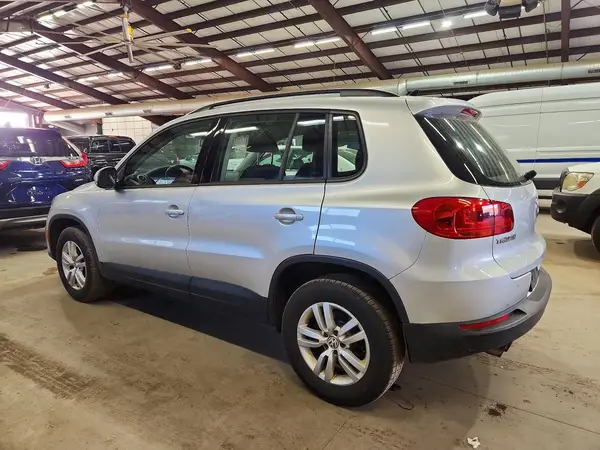 WVGBV7AX8HW512351 2017 VOLKSWAGEN TIGUAN - Image 2