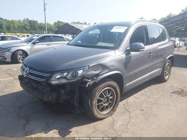 WVGBV7AX9GW564943 2016 VOLKSWAGEN TIGUAN - Image 2