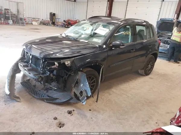 WVGBV7AX9GW577689 2016 VOLKSWAGEN TIGUAN - Image 2