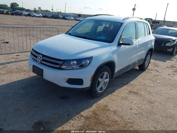 WVGBV7AX9GW602929 2016 VOLKSWAGEN TIGUAN - Image 2